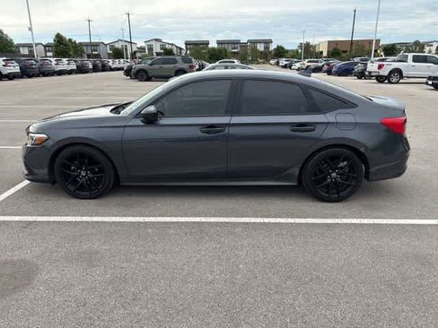 Used 2022 Honda Civic Sport image 2