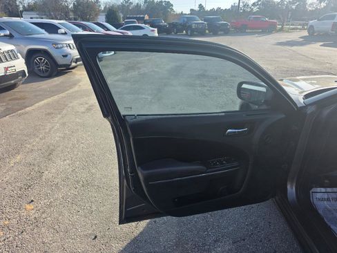 Used 2013 Dodge Charger SE image 6