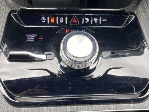 Used 2024 Jeep Wagoneer L Series II w/ Flexible Seating Group AWD/4WD image 32