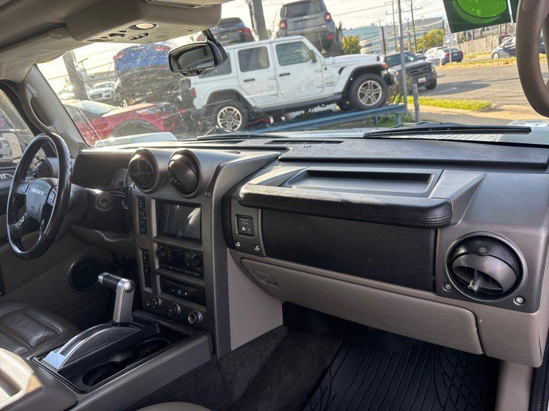 Used 2003 HUMMER H2 w/ Preferred Equipment Group AWD/4WD image 27