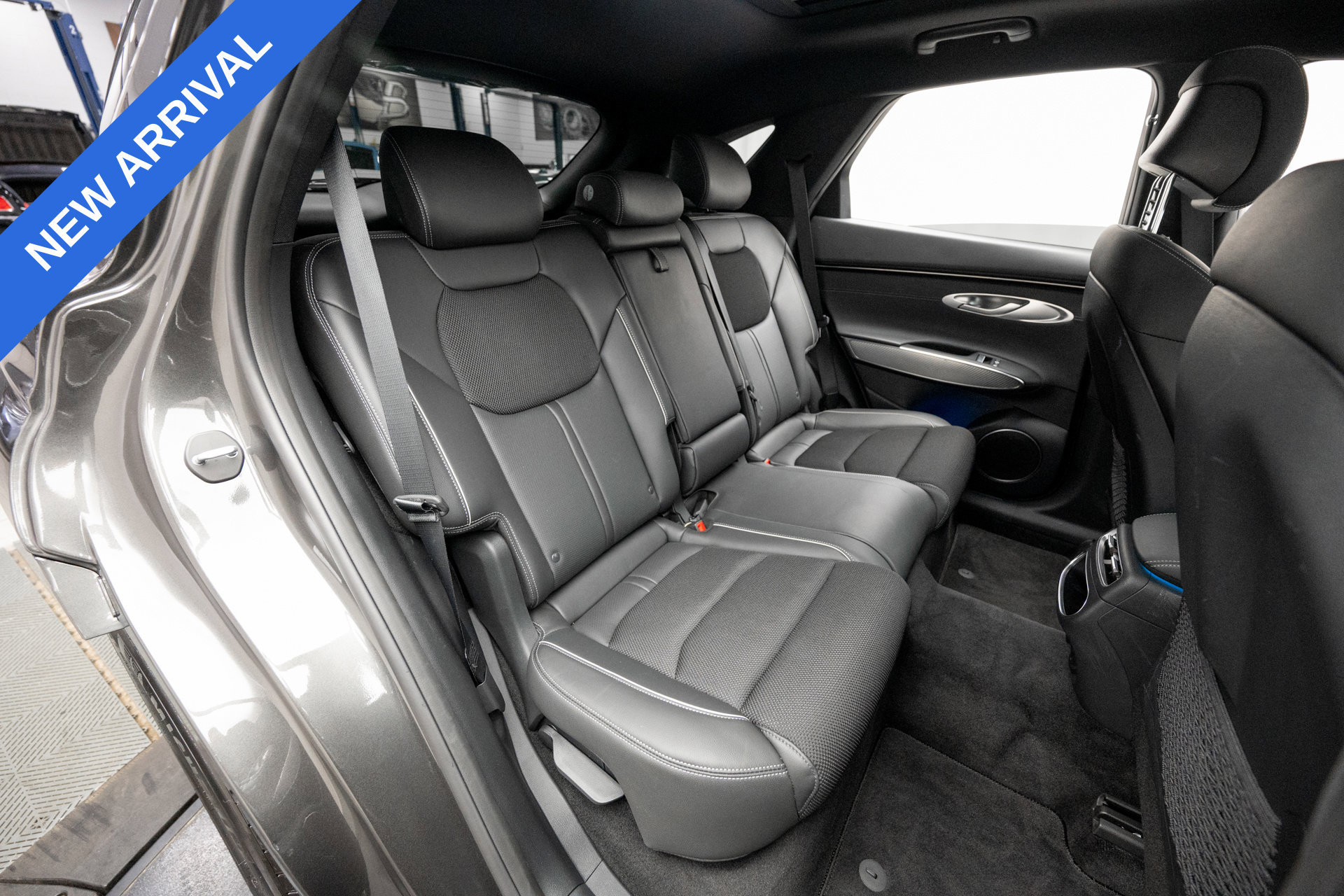 Used 2025 Genesis GV70 3.5T Sport AWD/4WD image 19