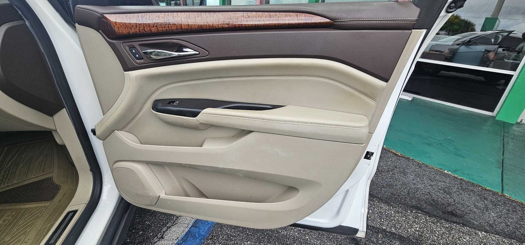 Used 2016 Cadillac SRX Luxury FWD image 23