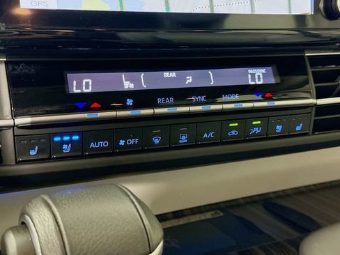 Certified 2024 Toyota Sienna Limited image 16