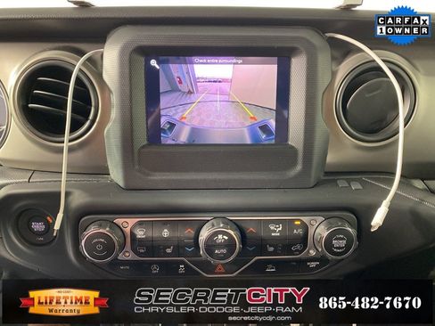 Used 2021 Jeep Gladiator Willys image 22