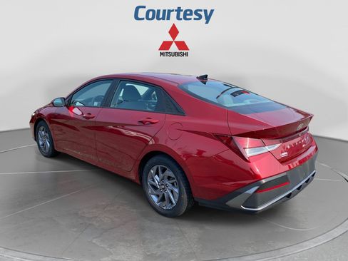 Used 2024 Hyundai Elantra SEL FWD image 3