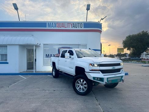 Used 2018 Chevrolet Silverado 1500 LT w/ Trailering Package AWD/4WD image 16