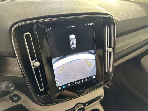 Used 2023 Volvo XC40 B5 Plus w/ Protection Package Premier image 17