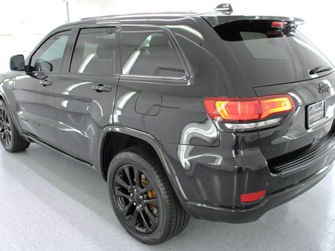 Used 2019 Jeep Grand Cherokee Altitude AWD/4WD image 6