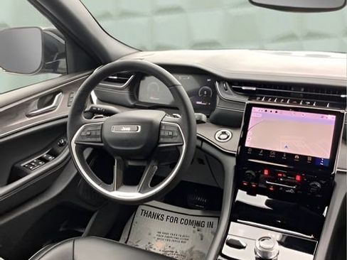 Certified 2024 Jeep Grand Cherokee Limited image 24