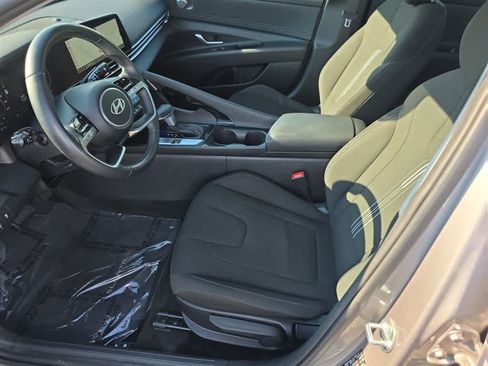 Used 2024 Hyundai Elantra SEL w/ Convenience Package FWD image 17