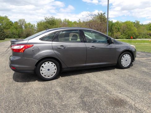 Used 2014 Ford Focus SE w/ SE Winter Package FWD image 11