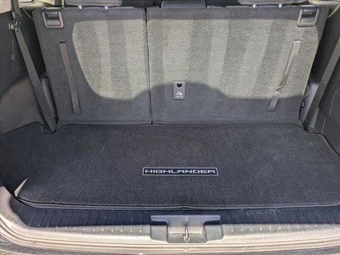 Used 2021 Toyota Highlander LE AWD/4WD image 6