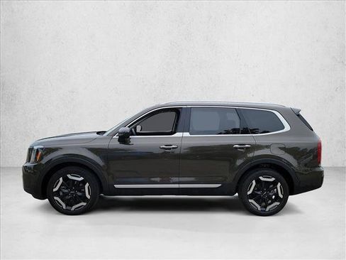 Used 2025 Kia Telluride S FWD image 8
