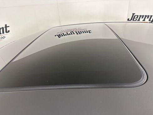 Used 2022 Dodge Charger SXT w/ Plus Group image 7