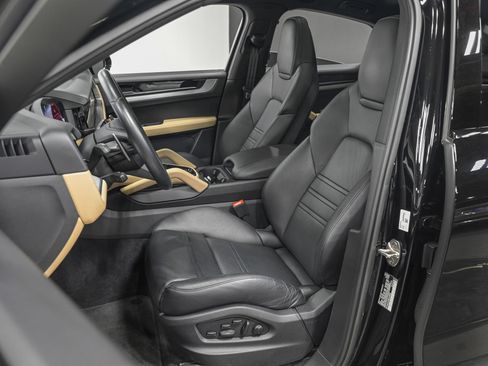 Used 2024 Porsche Cayenne Coupe w/ Premium Package Plus AWD/4WD image 16