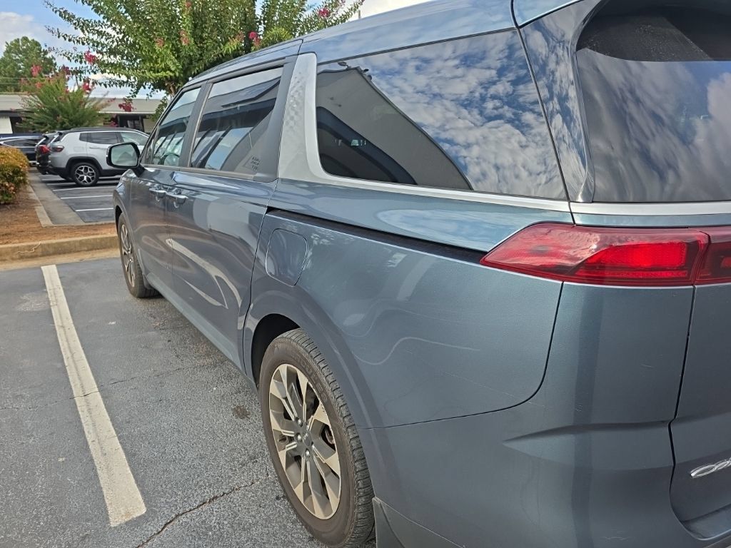 Used 2022 Kia Carnival EX FWD image 4