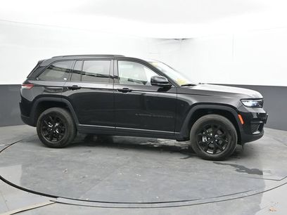 Used 2025 Jeep Grand Cherokee Altitude