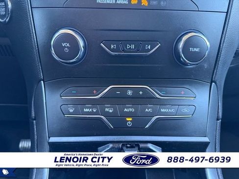 Certified 2020 Ford Edge SE image 26