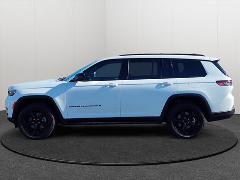 Used 2023 Jeep Grand Cherokee L Laredo image 2
