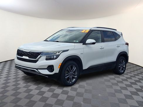 Used 2023 Kia Seltos S w/ Navigation Package AWD/4WD image 3