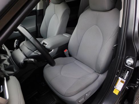 Used 2021 Toyota Highlander LE AWD/4WD image 14