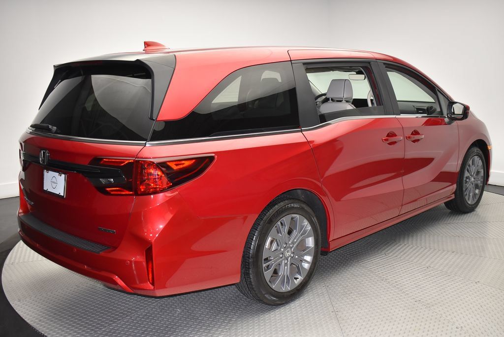 Used 2025 Honda Odyssey Touring image 5