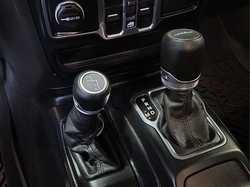 Used 2023 Jeep Gladiator Sport AWD/4WD image 26