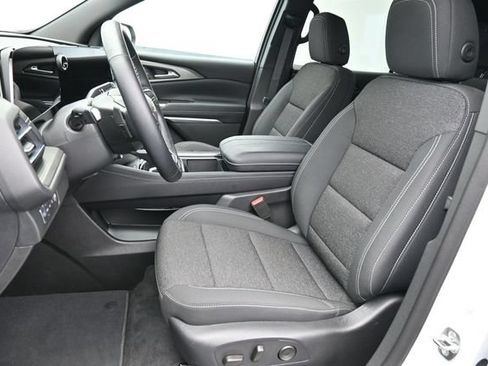 Used 2025 Chevrolet Traverse LT w/ Driver Confidence Package AWD/4WD image 22