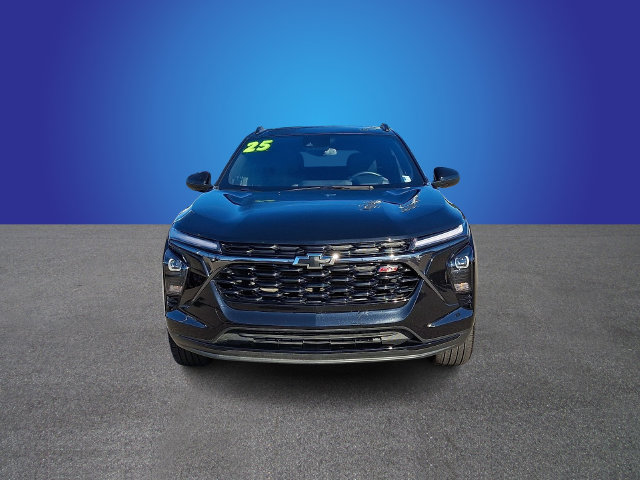 Used 2025 Chevrolet Trax RS w/ Sunroof Package FWD image 2