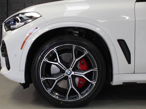 Used 2023 BMW X5 xDrive40i w/ M Sport Package AWD/4WD image 4