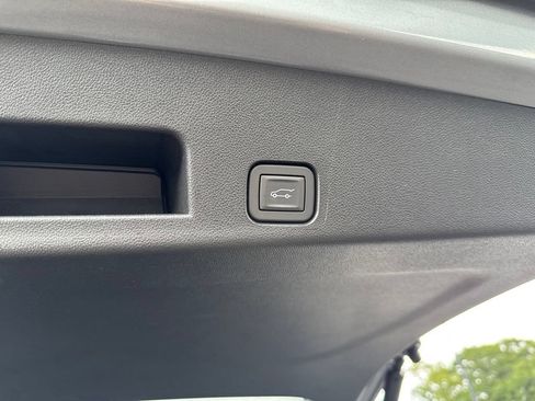 New 2026 Chevrolet Traverse RS w/ LPO, Floor Liner Package AWD/4WD image 7