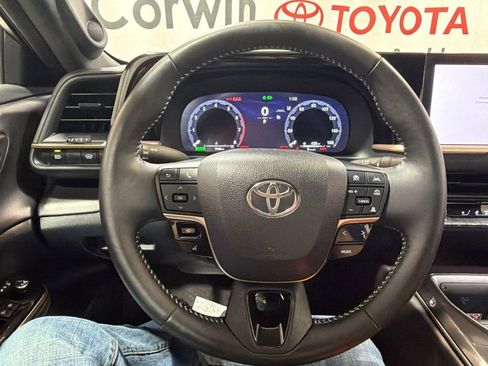 Used 2025 Toyota Crown AWD/4WD image 28