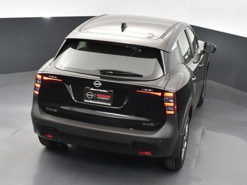 Used 2025 Nissan Kicks S image 47