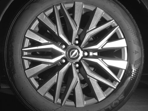 Used 2025 Nissan Altima 2.5 SV FWD image 17