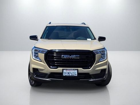 Used 2023 GMC Terrain SLE w/ Driver Convenience Package FWD image 2