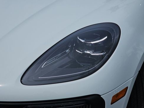 Used 2024 Porsche Macan S AWD/4WD image 35