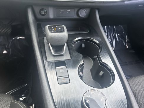 Used 2025 Nissan Rogue SV AWD/4WD image 18