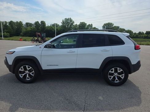 Used 2016 Jeep Cherokee Trailhawk w/ Comfort/Convenience Group AWD/4WD image 10