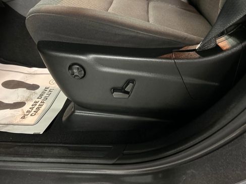 Used 2021 Jeep Grand Cherokee Laredo image 13