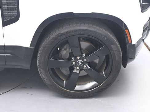 Used 2024 Land Rover Defender 110 X-Dynamic SE AWD/4WD image 10