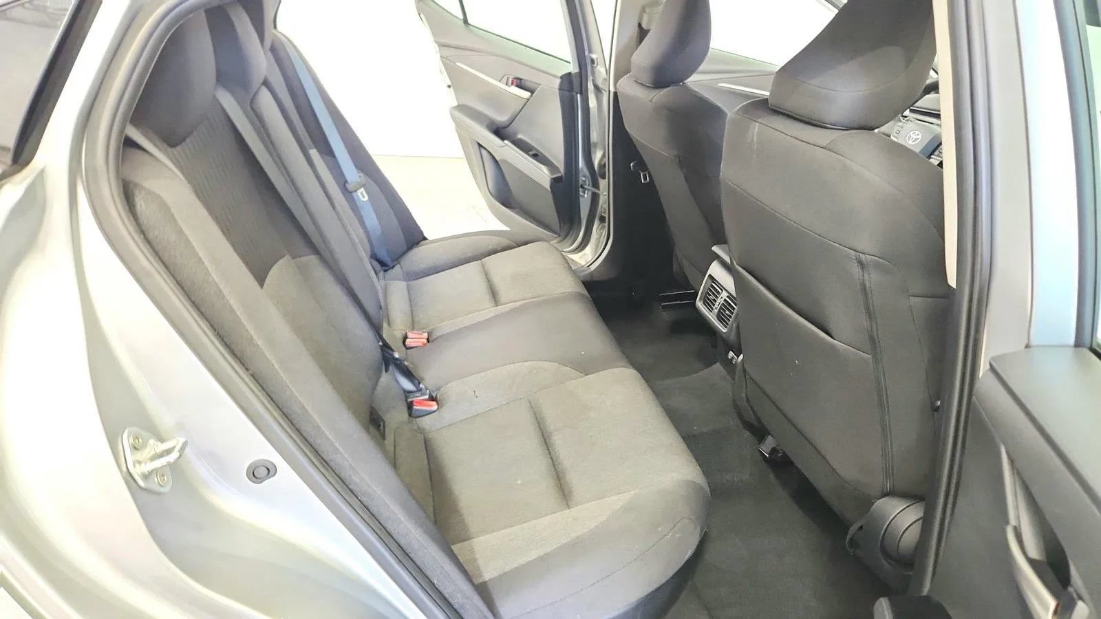 Used 2025 Toyota Camry LE FWD image 27