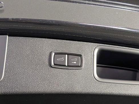 New 2026 Porsche Macan image 18