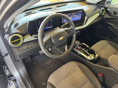 Used 2024 Chevrolet Trax LT FWD image 10