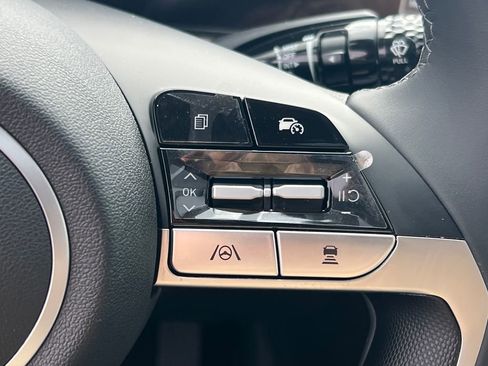 Certified 2025 Hyundai Elantra Limited FWD image 25