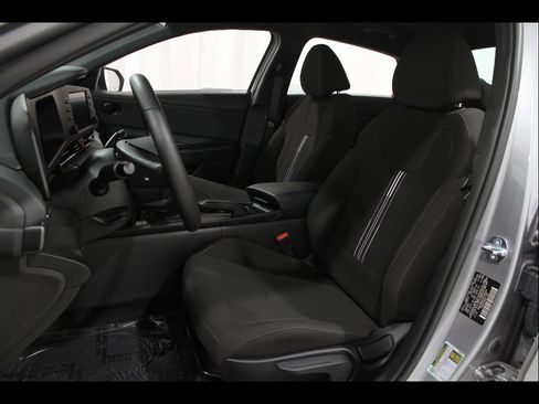 Certified 2025 Hyundai Elantra Sport FWD image 5