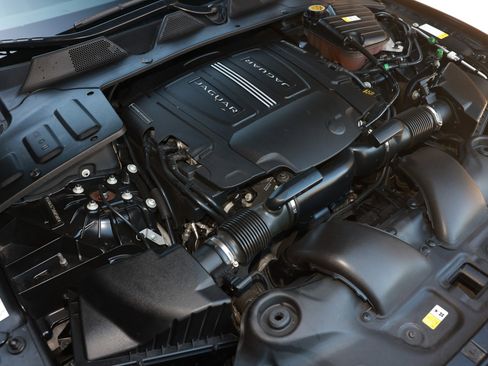 Used 2017 Jaguar XJ L Portfolio RWD image 59
