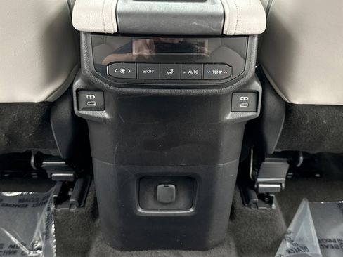 Used 2024 Toyota Grand Highlander AWD image 20