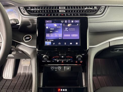 Used 2025 Jeep Grand Cherokee L Laredo RWD image 23