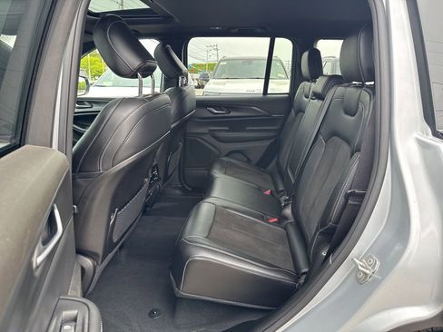 Certified 2023 Jeep Grand Cherokee Altitude AWD/4WD image 23
