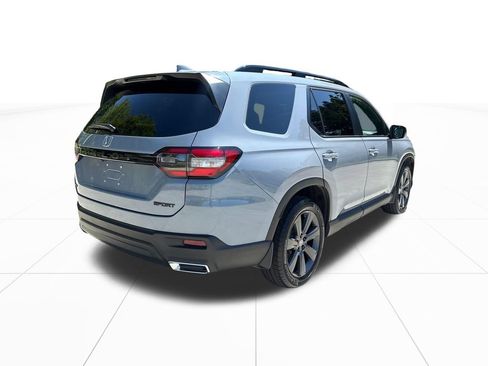 Used 2025 Honda Pilot Sport image 9